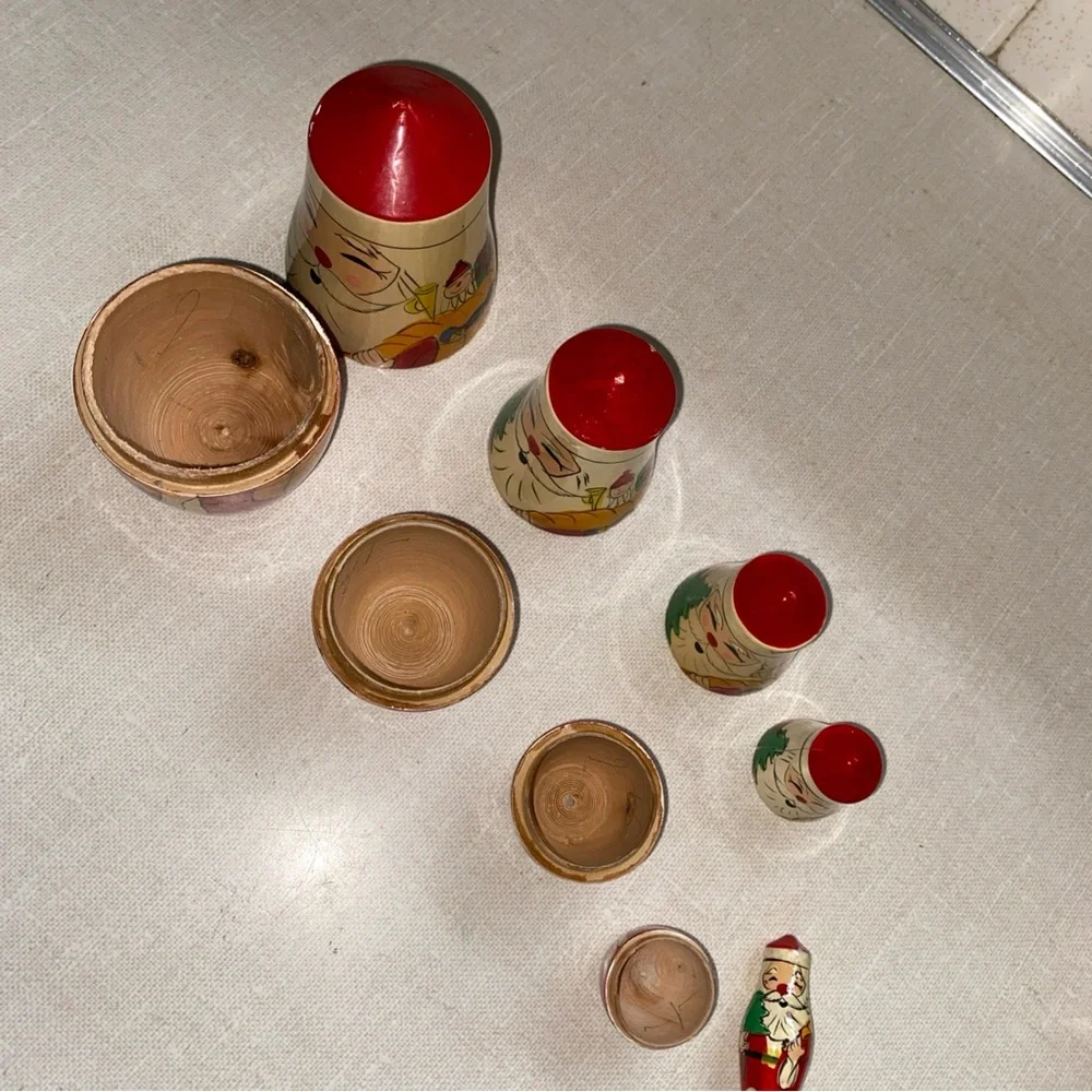 Vintage‎ Wooden 5 Pc Santa Claus Nesting Dolls Painted Christmas